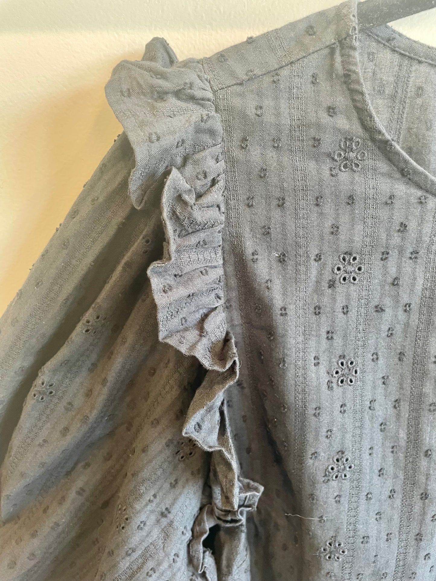 Size L - Universal Thread Blouse
